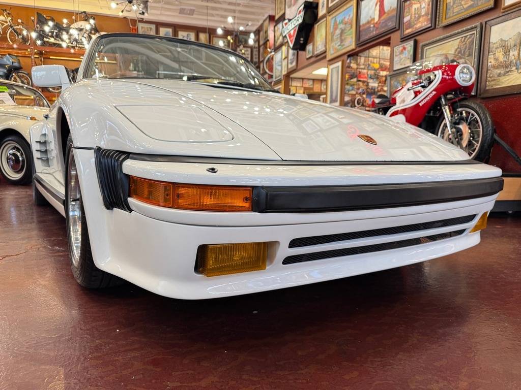Porsche-911-factory-wide-body-1987-white-19