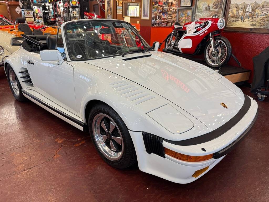 Porsche-911-factory-wide-body-1987-white-20