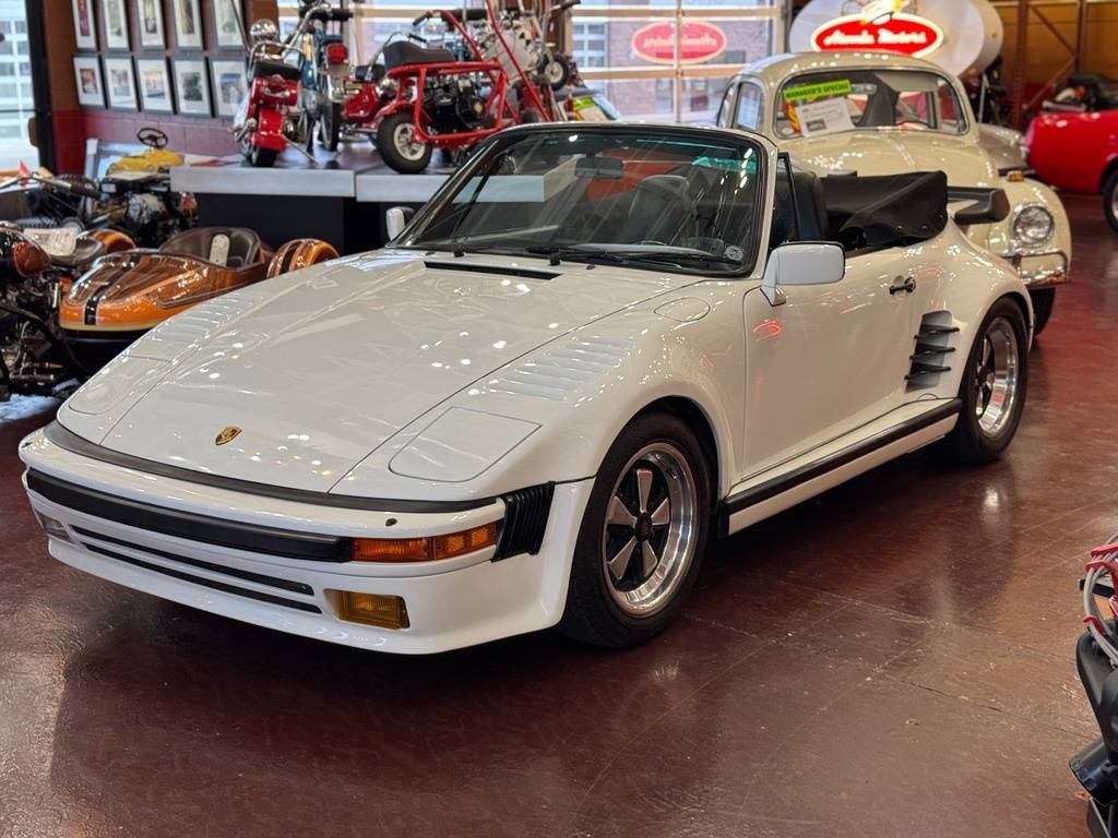 Porsche-911-factory-wide-body-1987-white-23