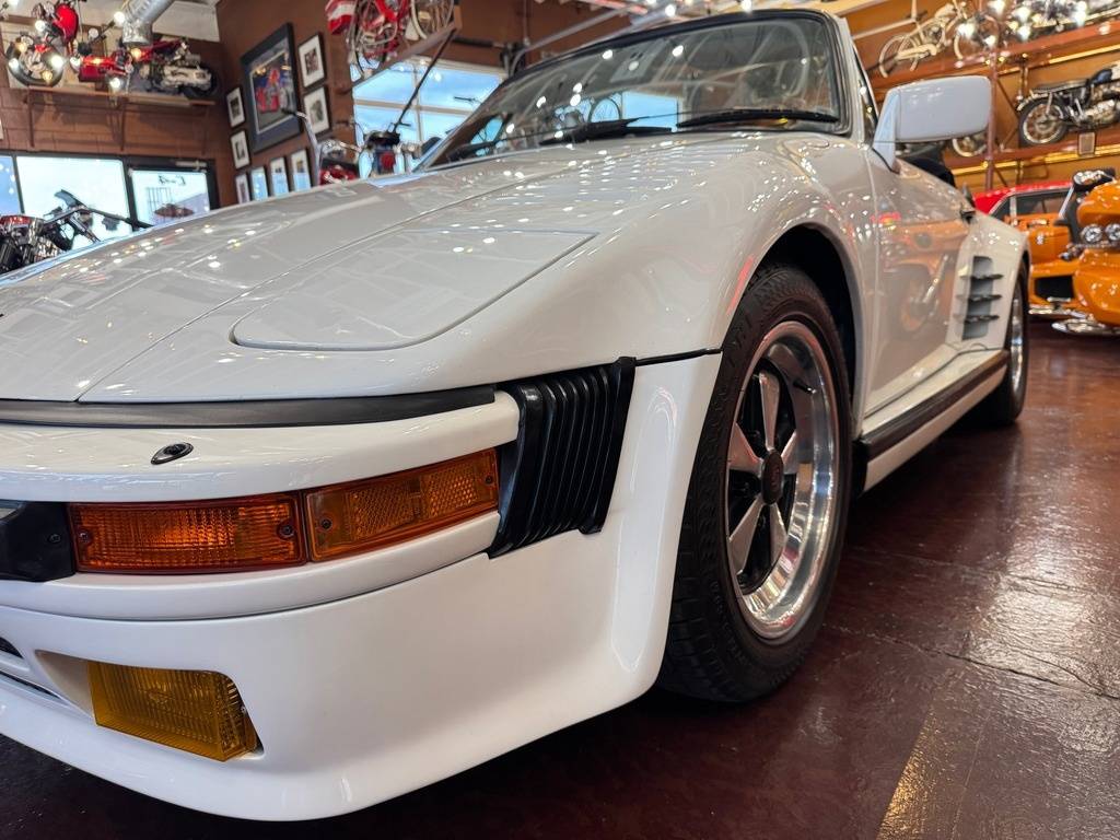 Porsche-911-factory-wide-body-1987-white-8
