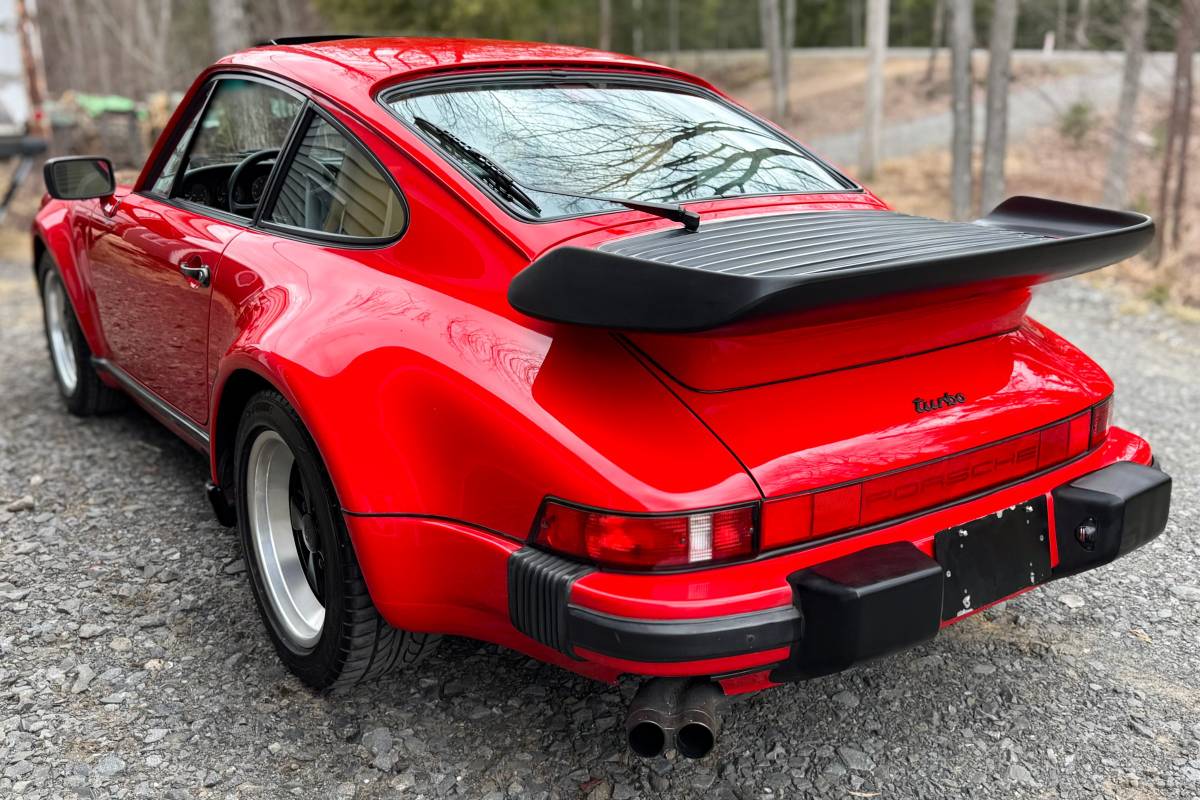 Porsche 911 turbo  1988 red
