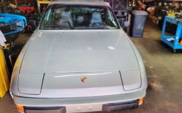 Porsche-924-1977-Fastback-1