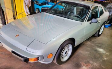 Porsche-924-1977-Fastback