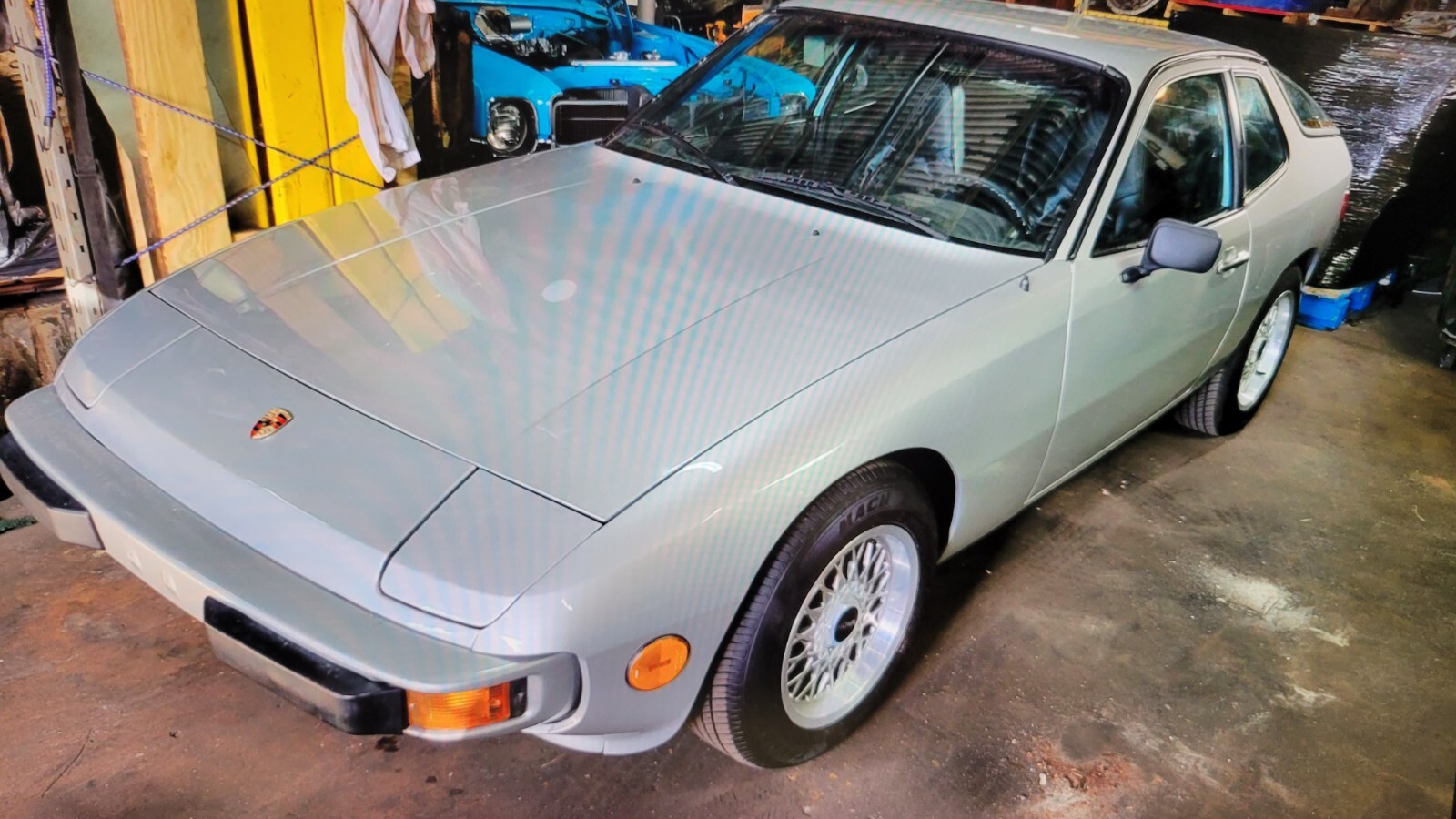 Porsche-924-1977-Fastback