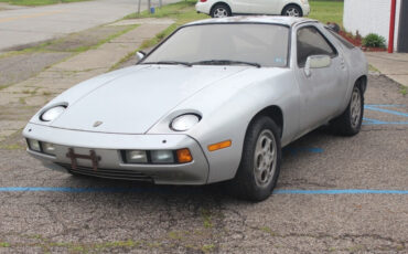 Porsche-928-1978-Coupe-1