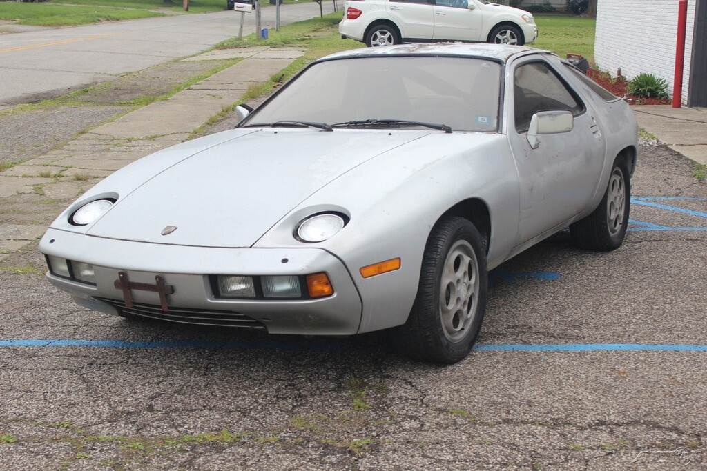 Porsche-928-1978-Coupe-1