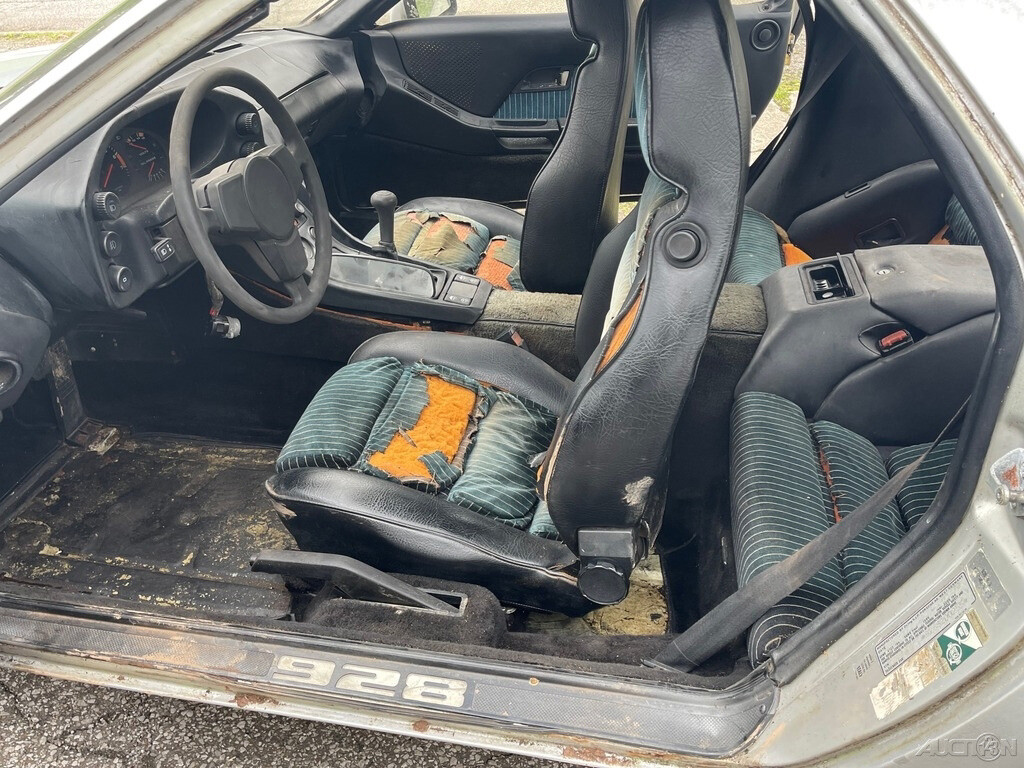 Porsche-928-1978-Coupe-11