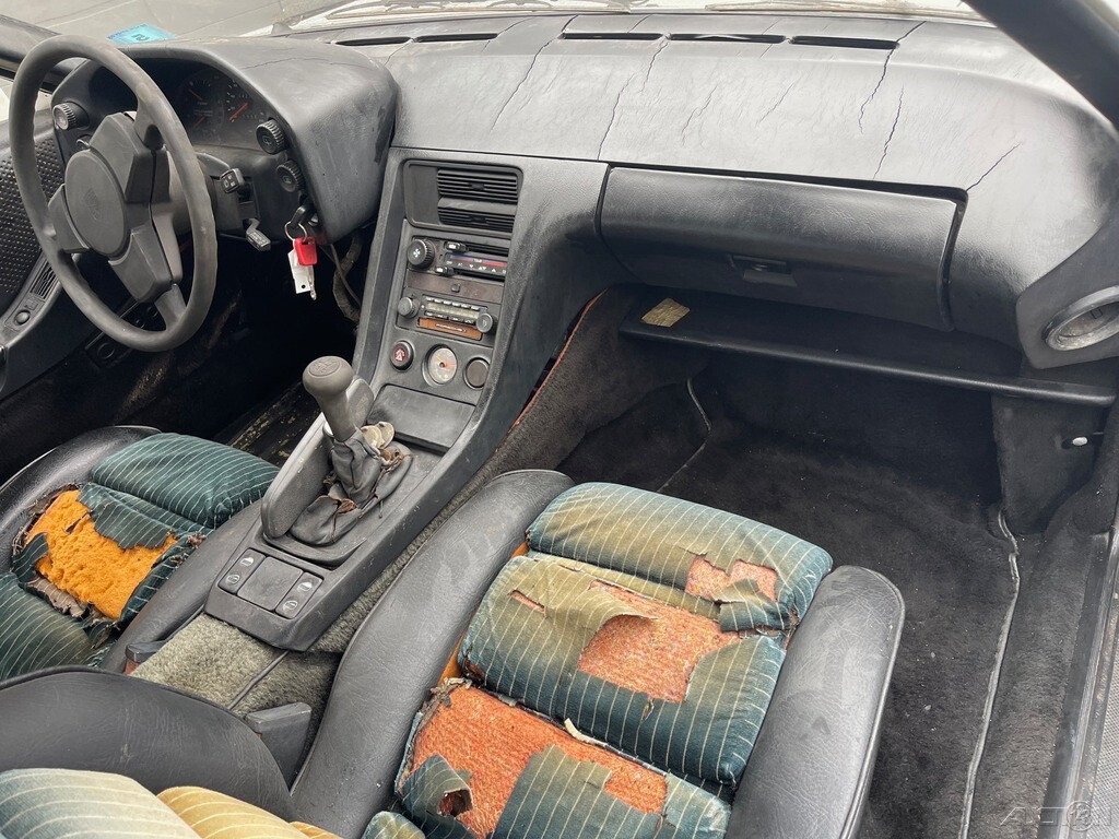 Porsche-928-1978-Coupe-12