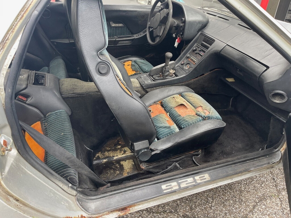 Porsche-928-1978-Coupe-13