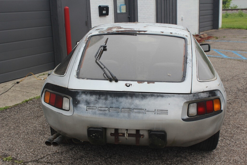 Porsche-928-1978-Coupe-5