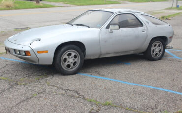 Porsche-928-1978-Coupe-9