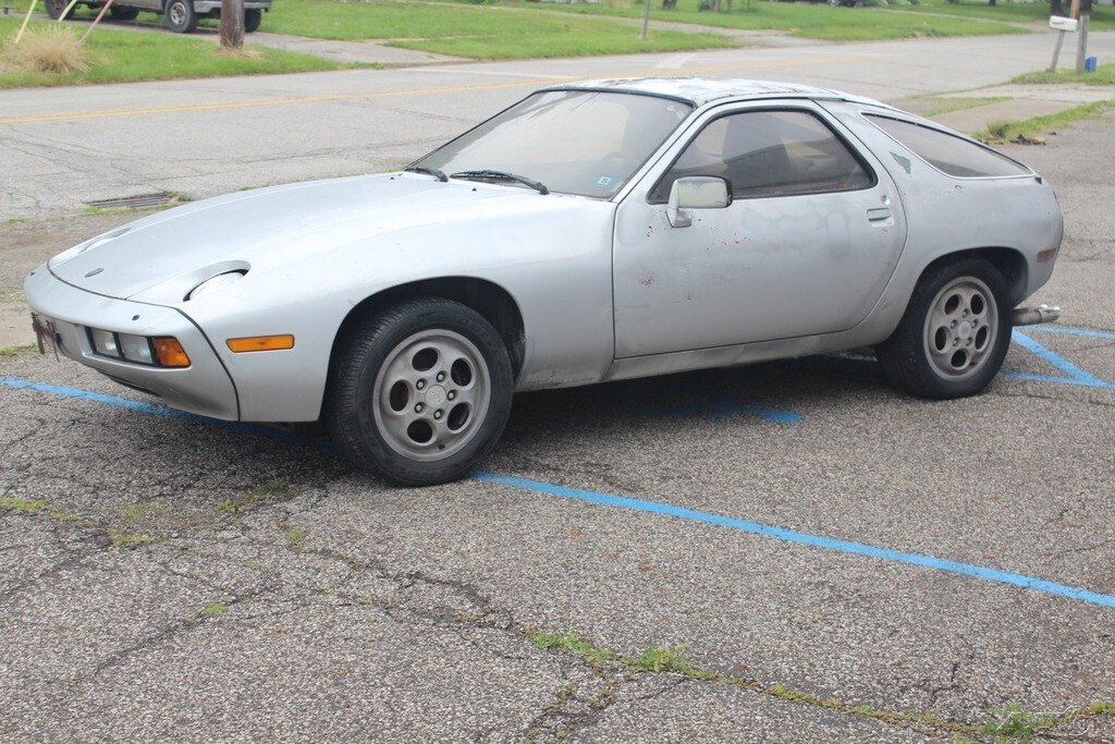 Porsche-928-1978-Coupe-9