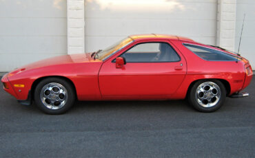 Porsche-928-1982-Coupe-11