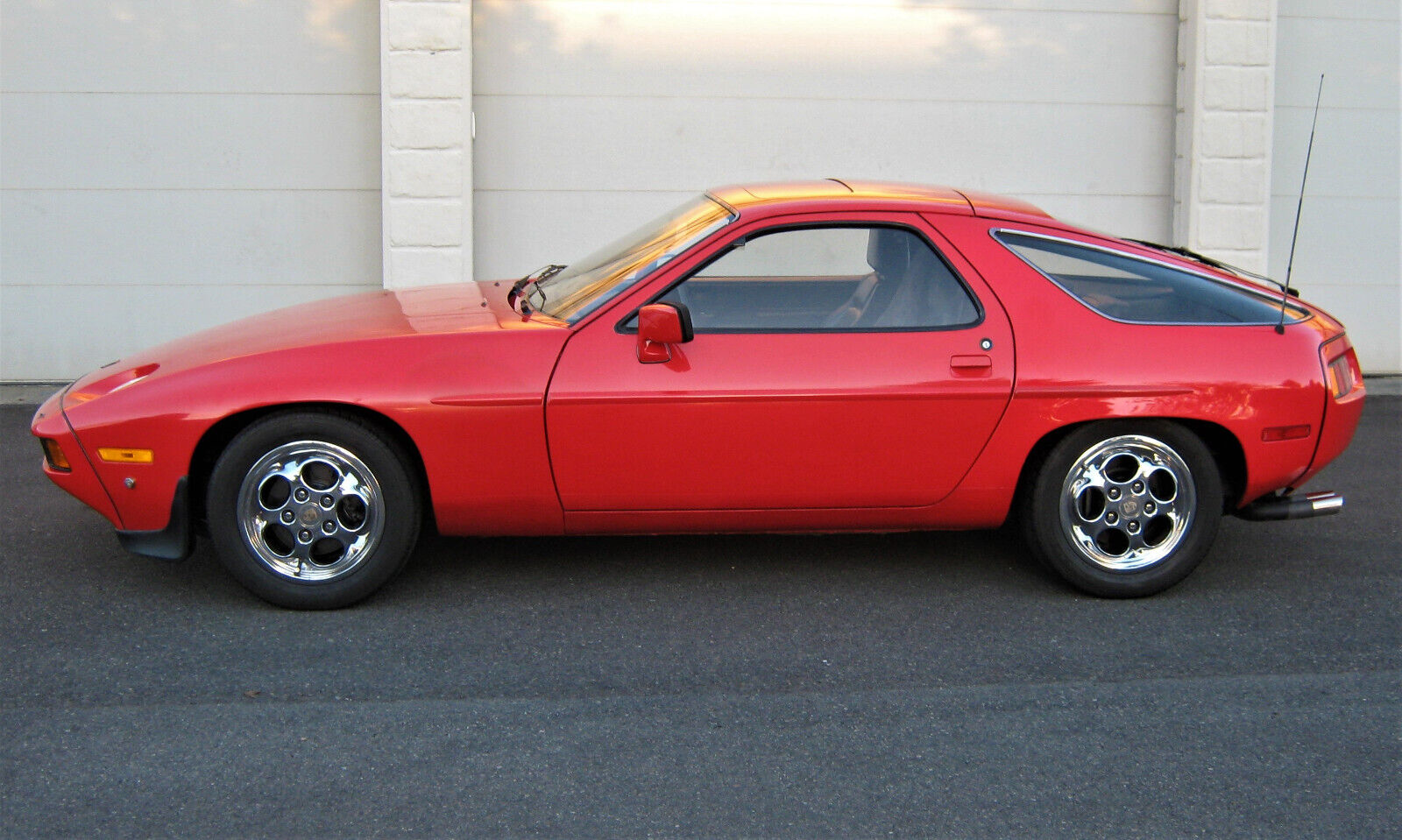 Porsche-928-1982-Coupe-11