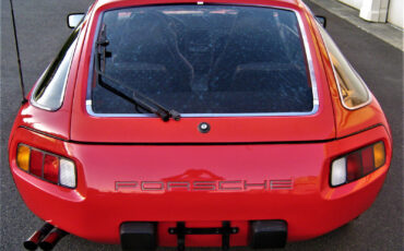 Porsche-928-1982-Coupe-12