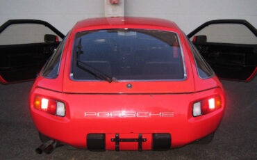 Porsche-928-1982-Coupe-24