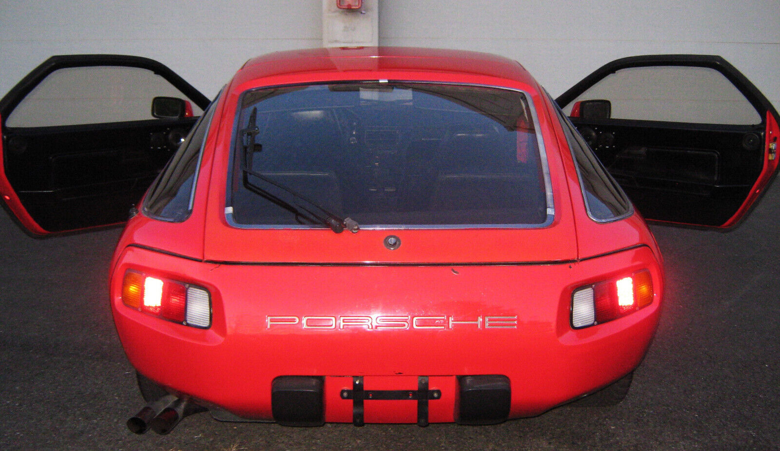 Porsche-928-1982-Coupe-24