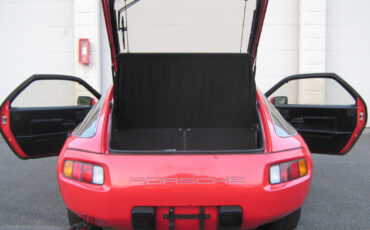 Porsche-928-1982-Coupe-26