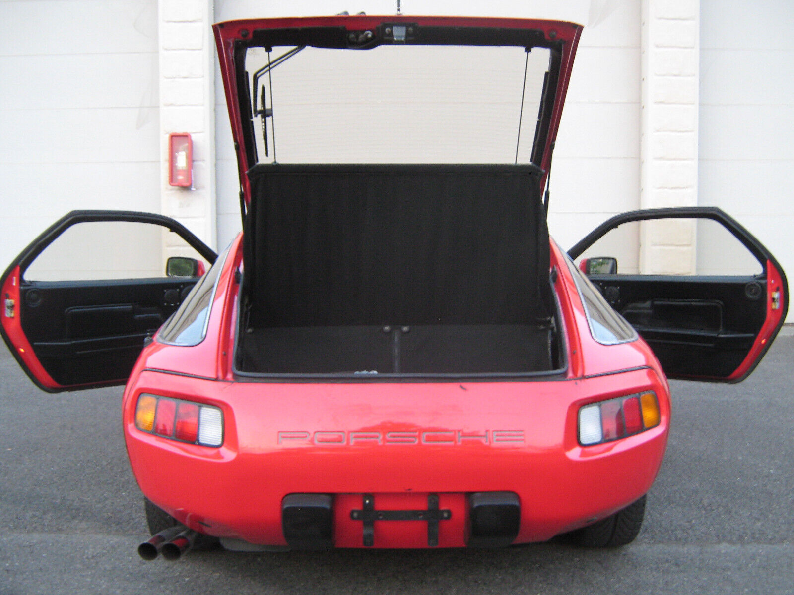 Porsche-928-1982-Coupe-26