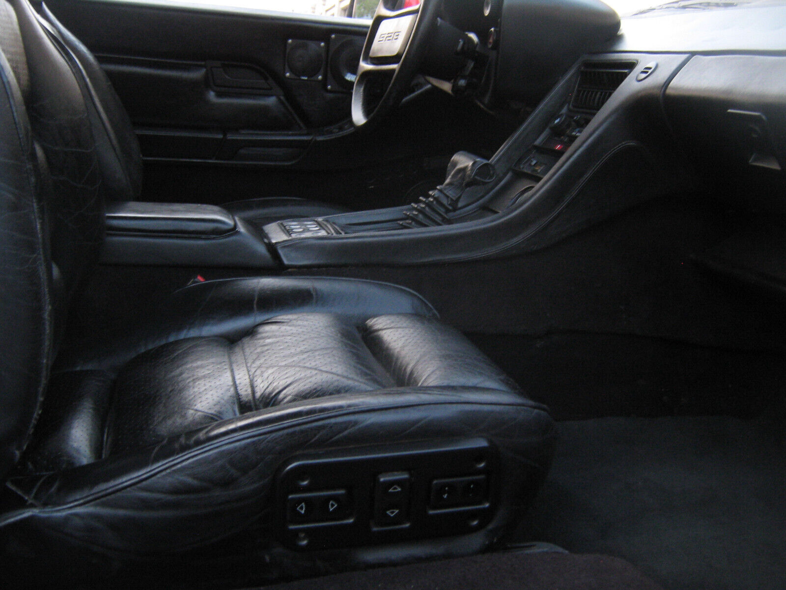Porsche-928-1982-Coupe-27
