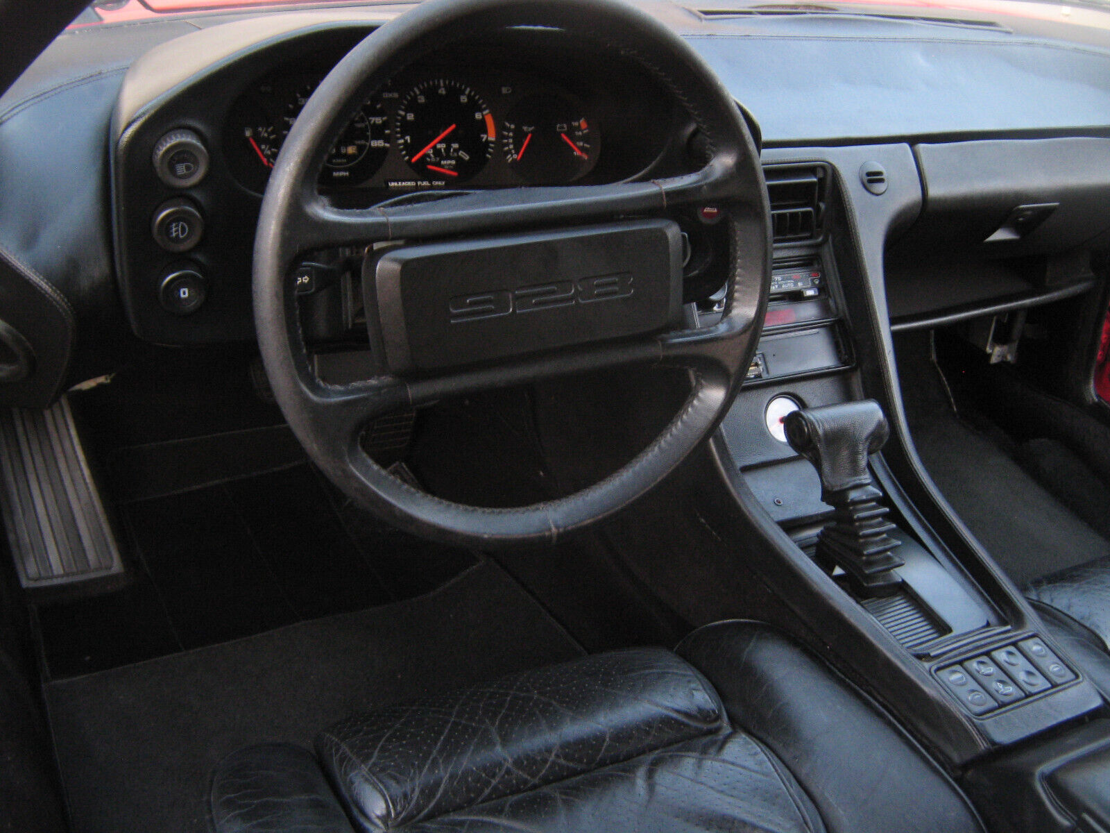 Porsche-928-1982-Coupe-28