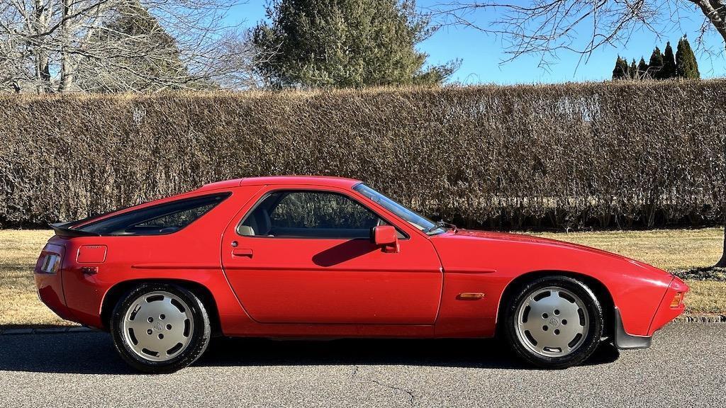 Porsche-928-1984-Coupe-10