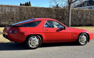 Porsche-928-1984-Coupe-11