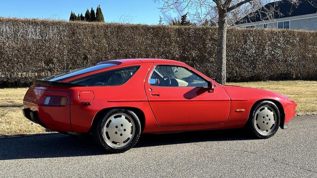 Porsche-928-1984-Coupe-12