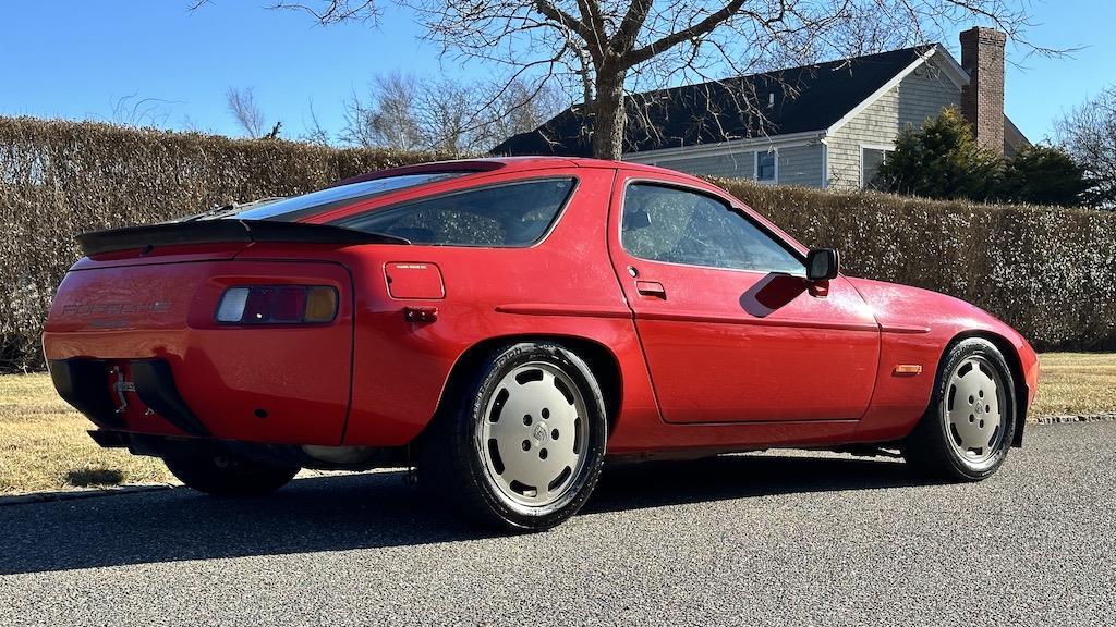Porsche-928-1984-Coupe-15