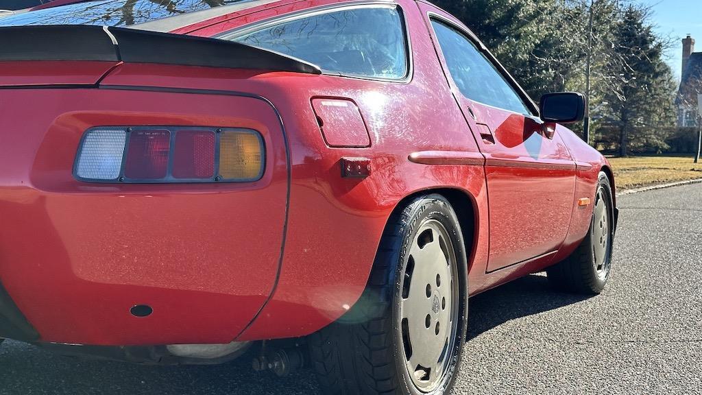 Porsche-928-1984-Coupe-16
