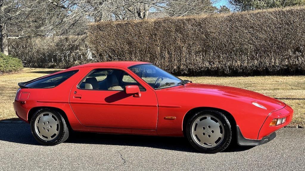 Porsche-928-1984-Coupe-22