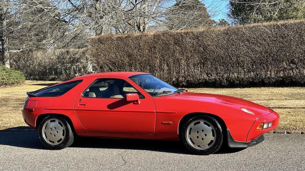 Porsche-928-1984-Coupe-23