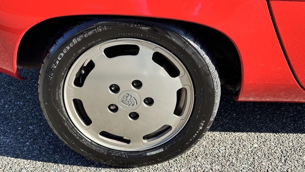 Porsche-928-1984-Coupe-25