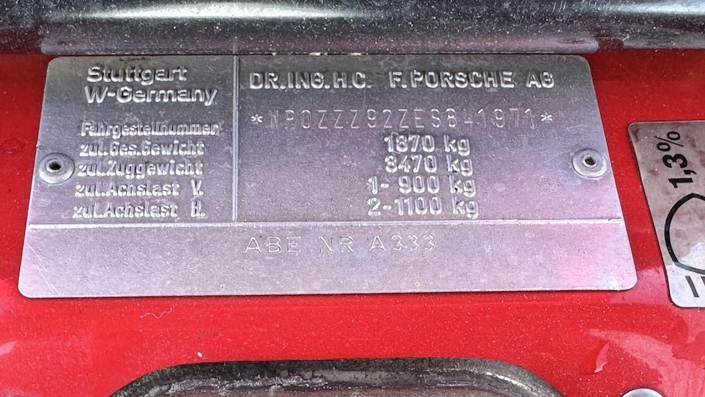 Porsche-928-1984-Coupe-32
