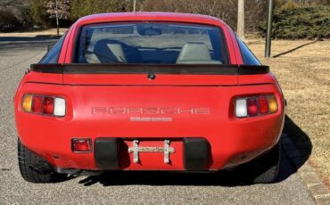 Porsche-928-1984-Coupe-35