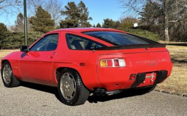 Porsche-928-1984-Coupe-38