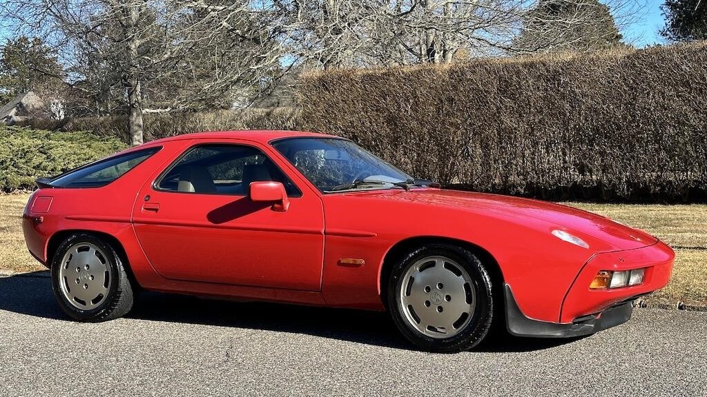 Porsche-928-1984-Coupe-9