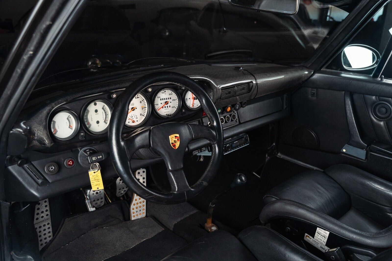 Porsche-930-1977-Coupe-19