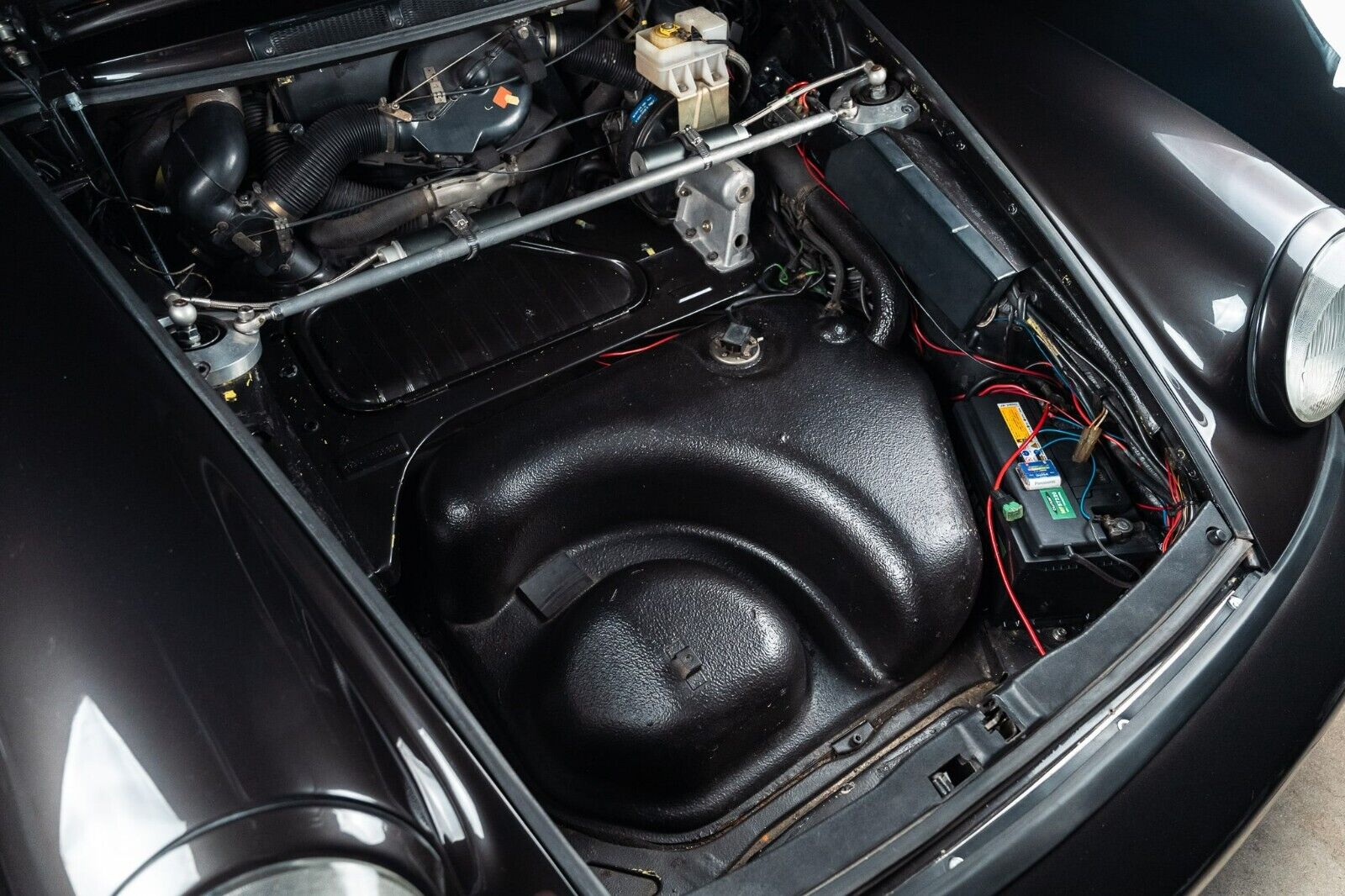 Porsche-930-1977-Coupe-30