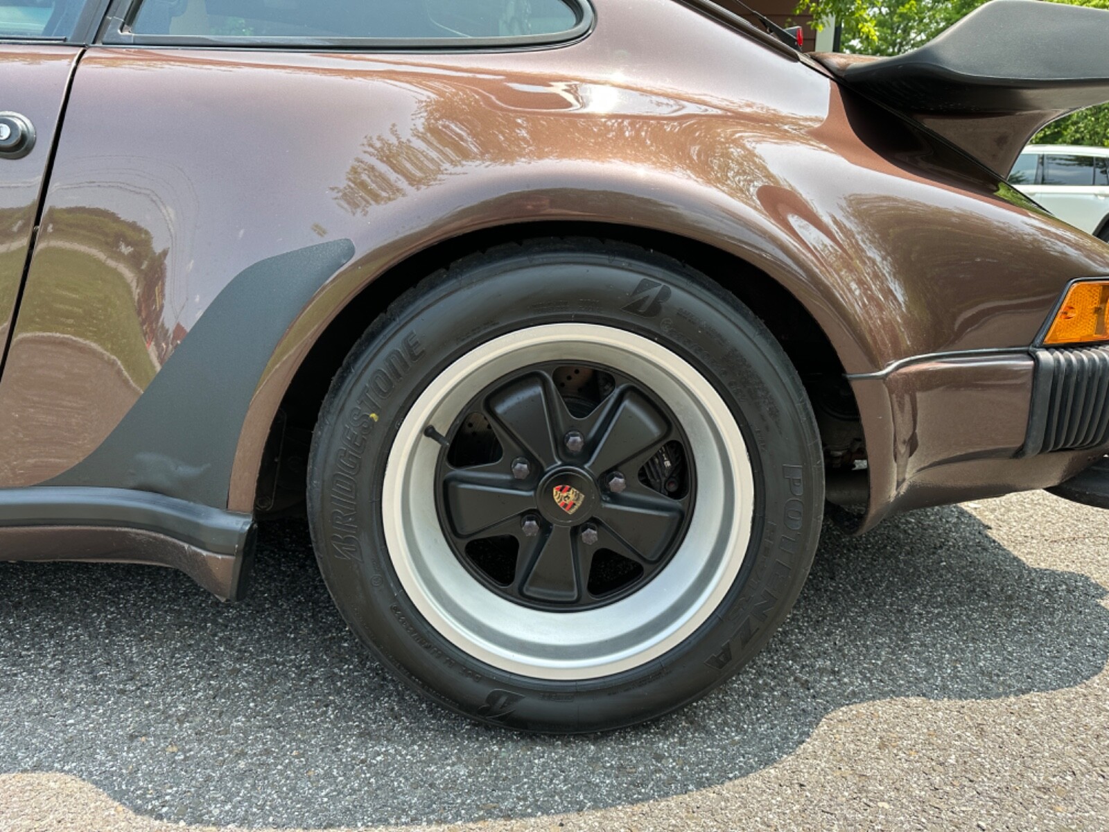 Porsche-930-1982-Coupe-13