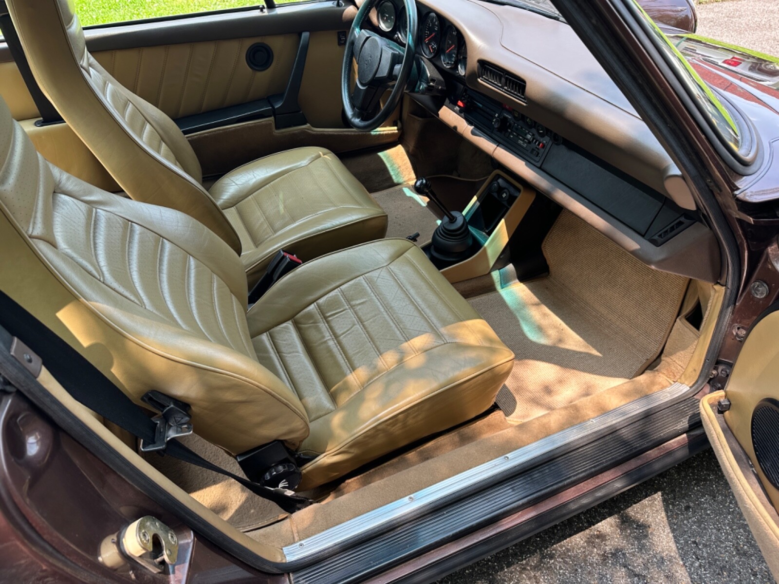 Porsche-930-1982-Coupe-18