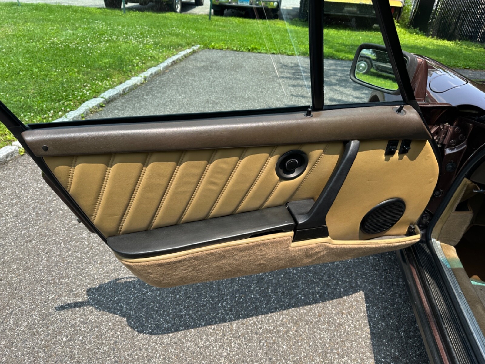 Porsche-930-1982-Coupe-24