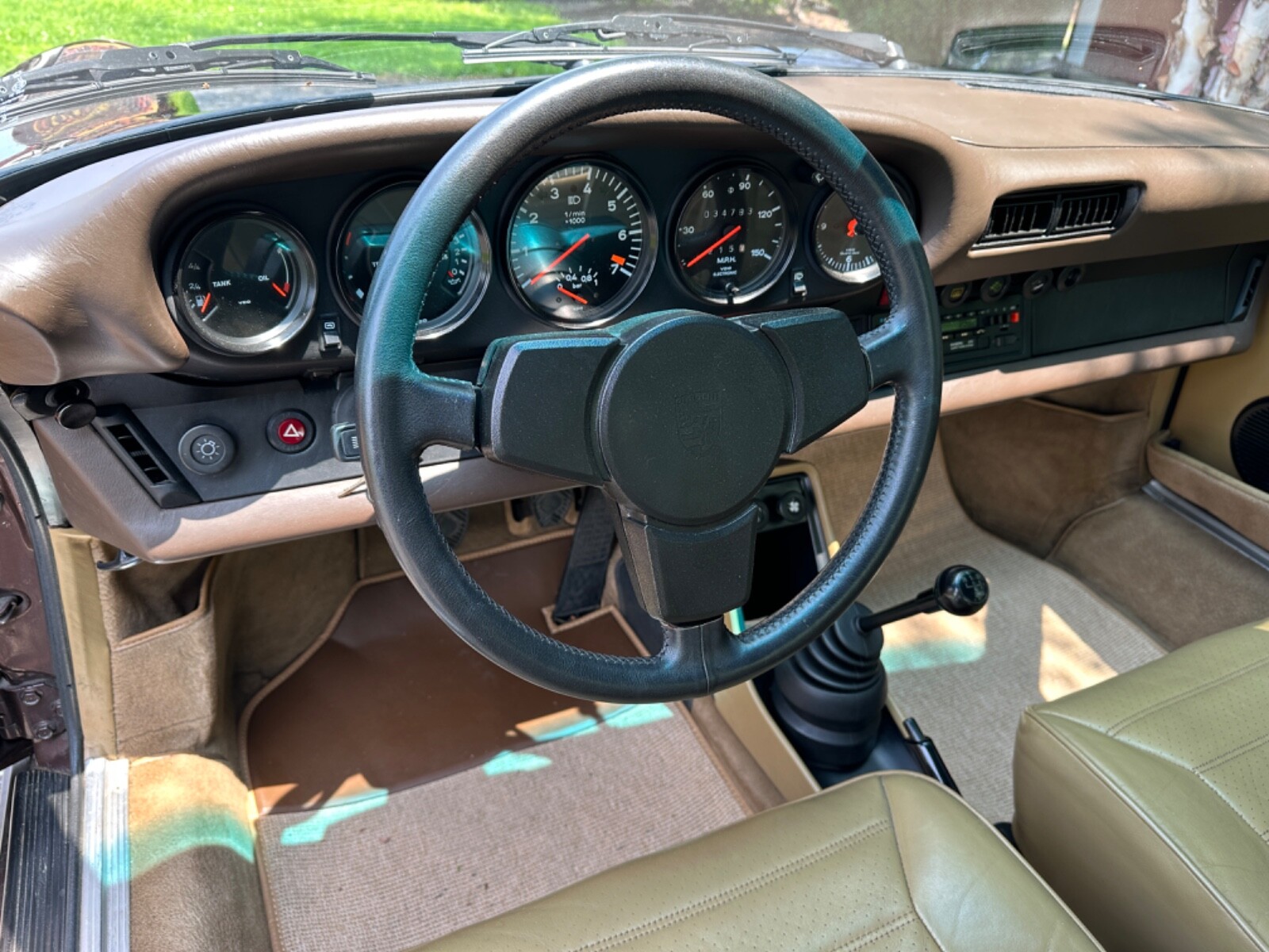 Porsche-930-1982-Coupe-30