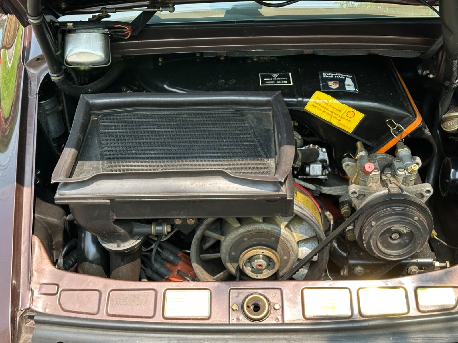Porsche-930-1982-Coupe-32