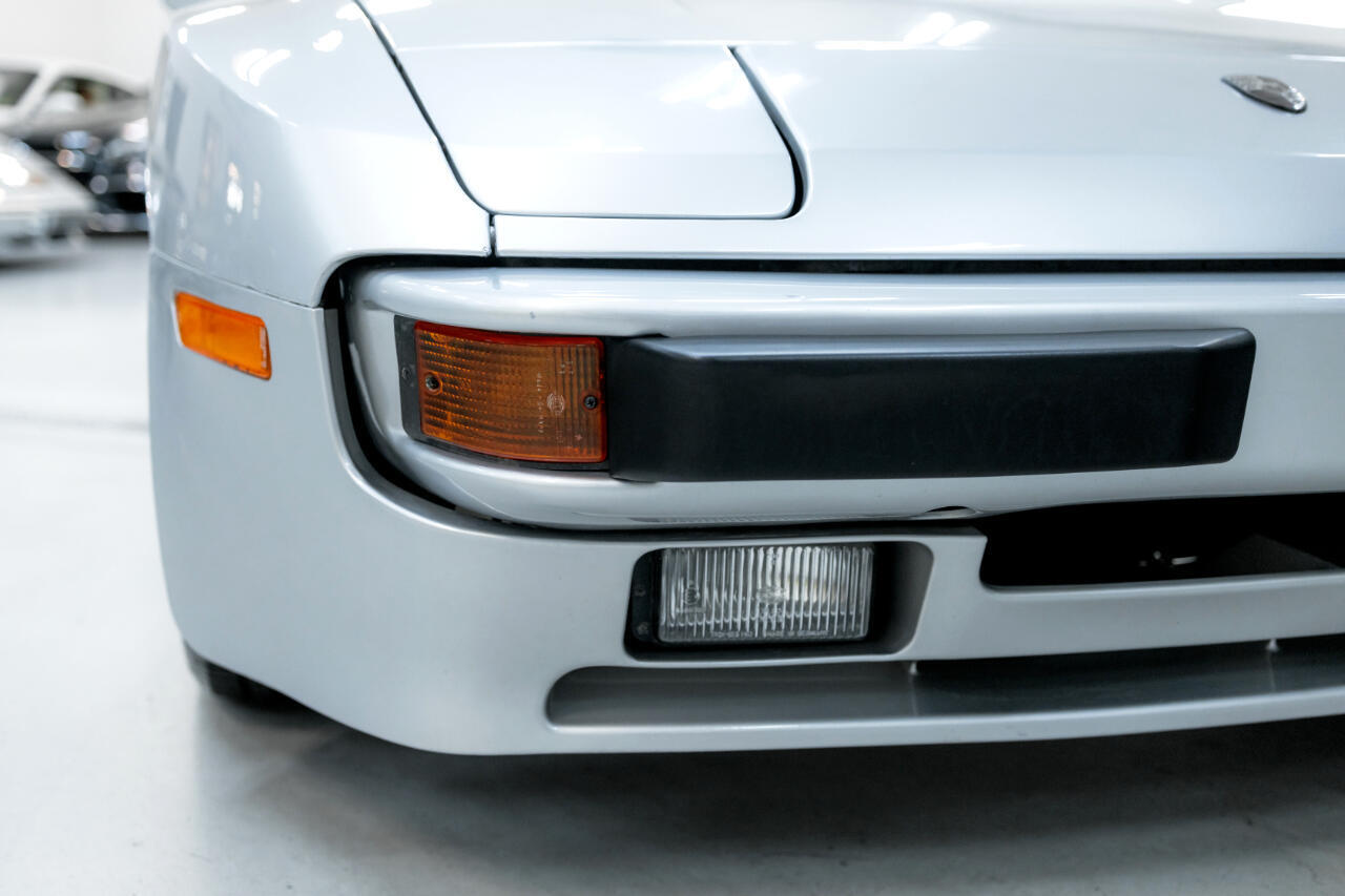 Porsche-944-1983-Coupe-12