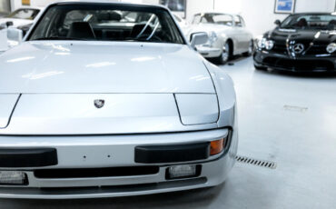 Porsche-944-1983-Coupe-15