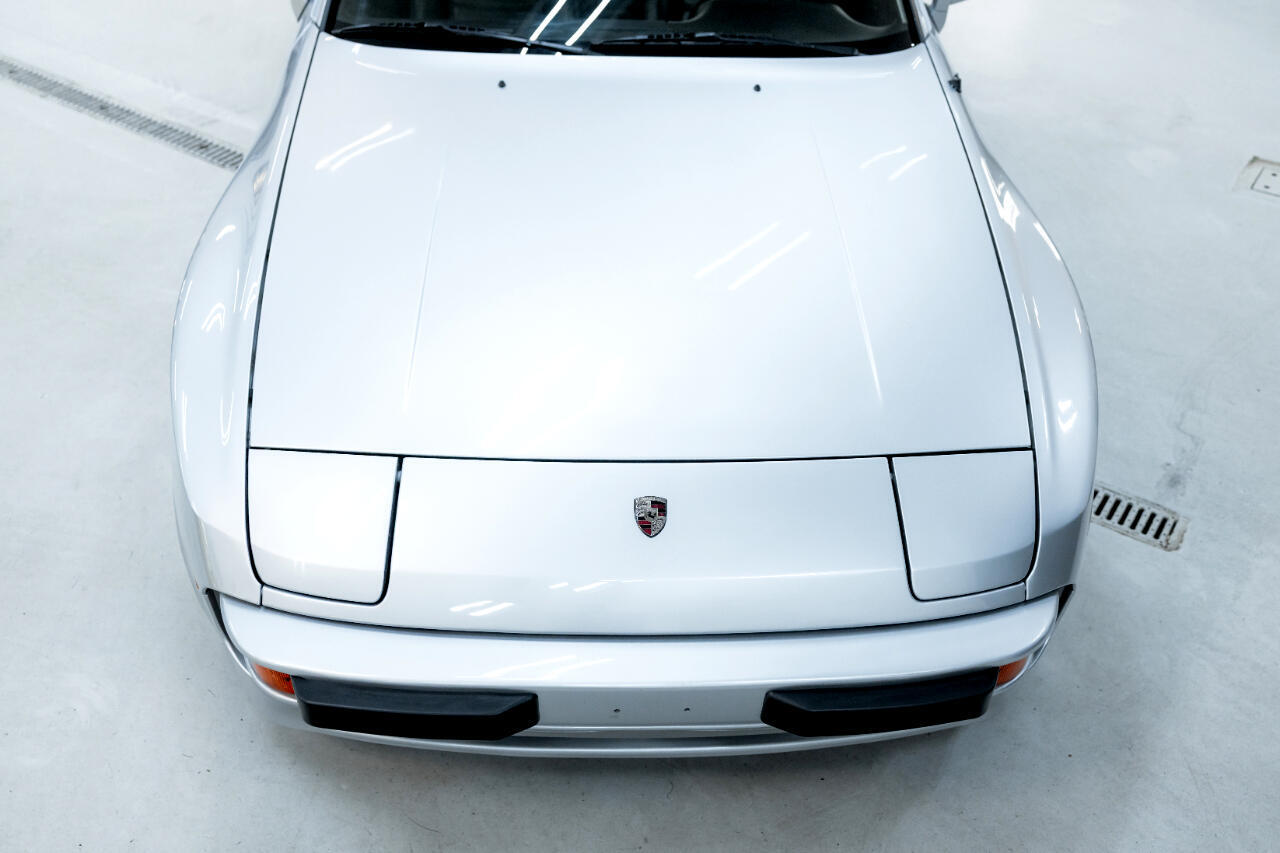 Porsche-944-1983-Coupe-17