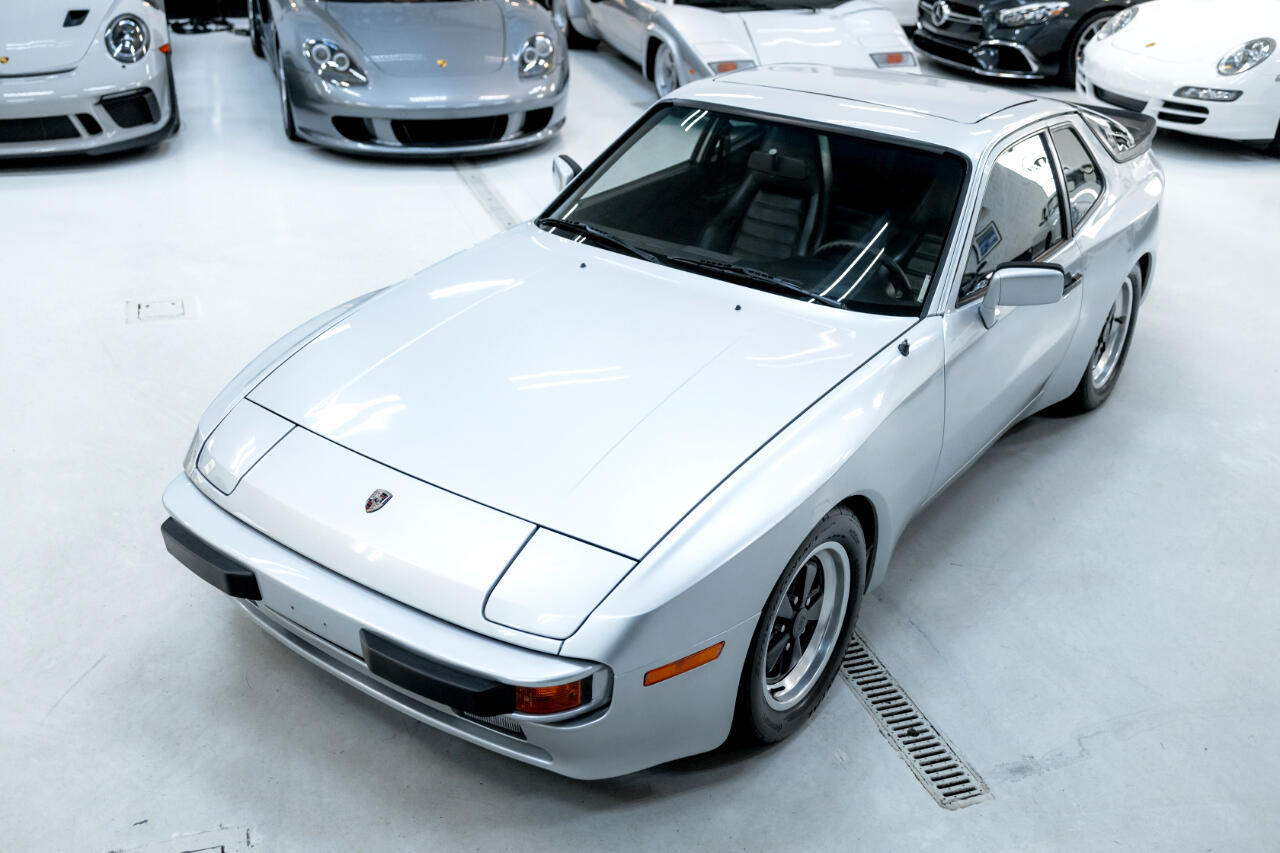 Porsche-944-1983-Coupe-18