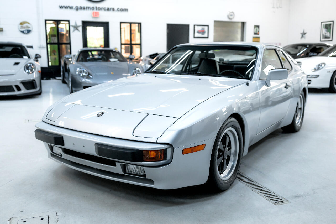 Porsche-944-1983-Coupe-2