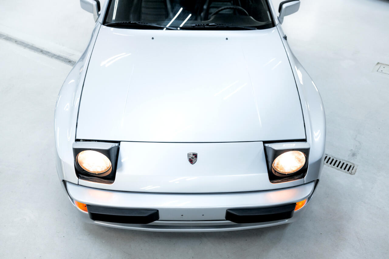 Porsche-944-1983-Coupe-21